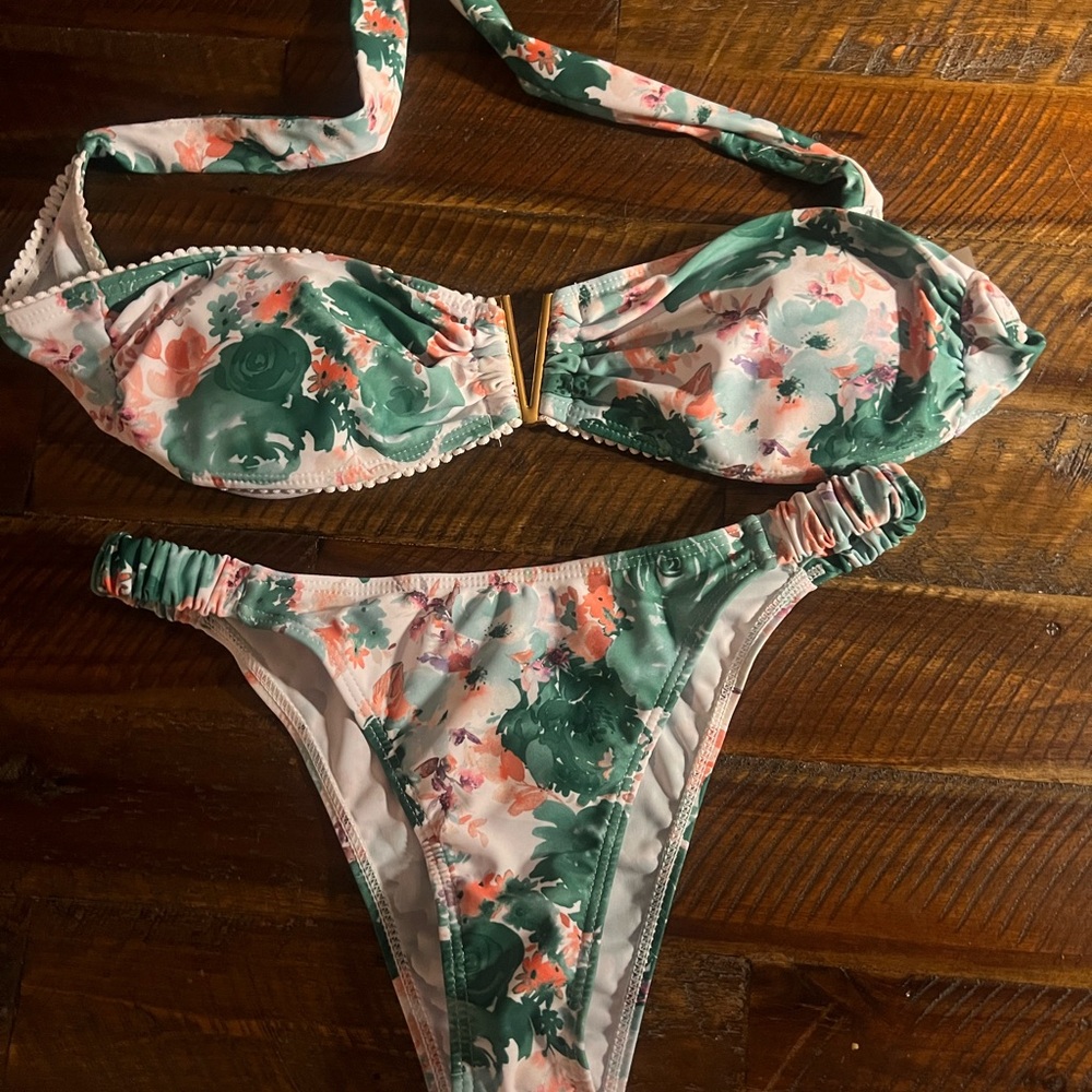 Floral strapless bikini
